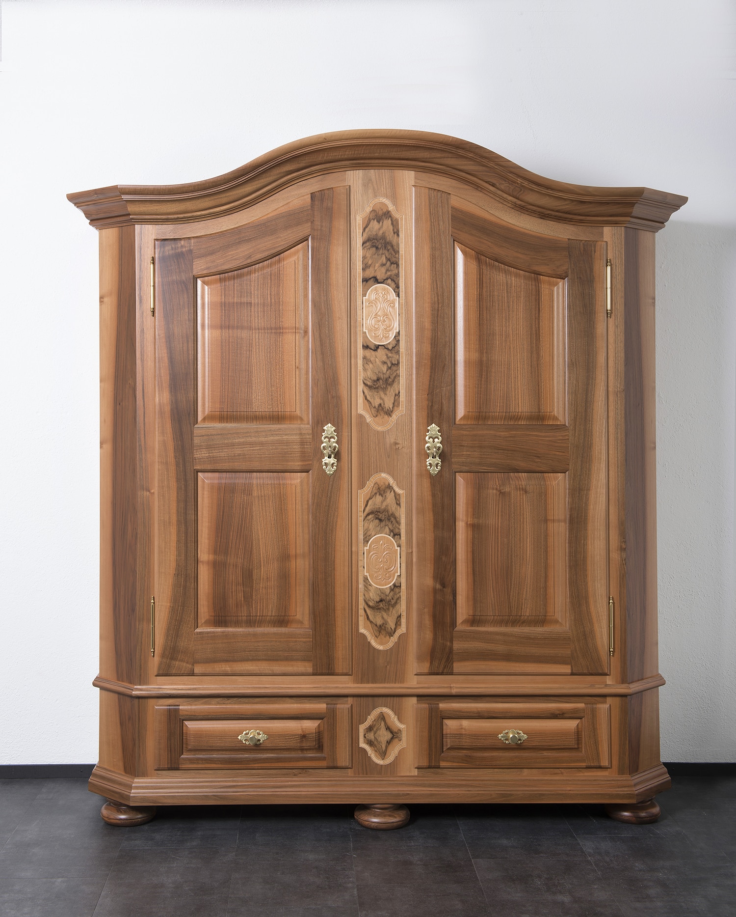 Barockschrank Nussbaum | Koch Möbelhandwerk AG